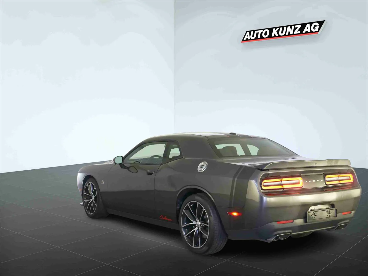 Dodge Challenger 6.4 V8 HEMI R/T Scat Pack  Image 2