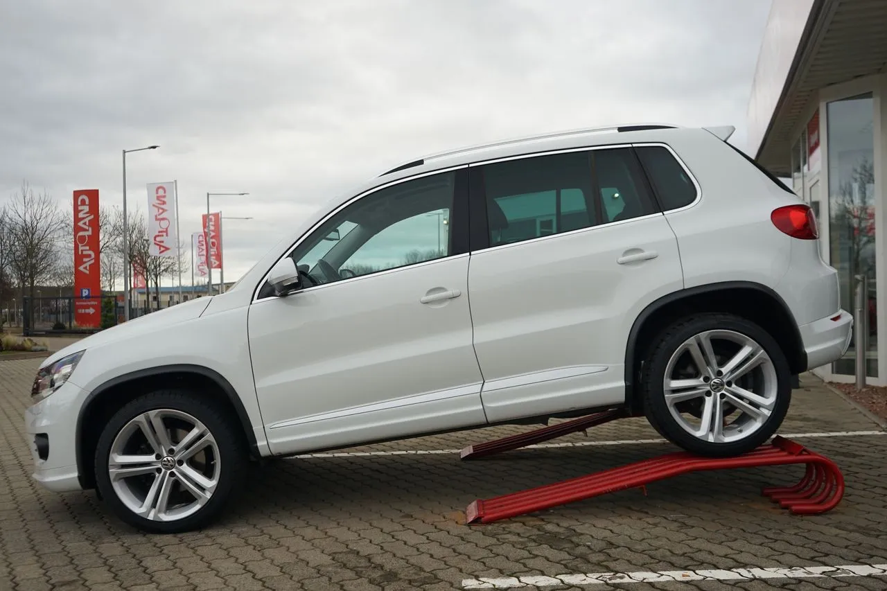 Volkswagen Tiguan 2.0 TDI DSG 4Motion R Line...  Image 2