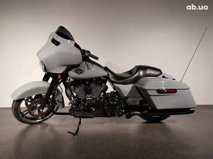 Harley-Davidson FLHXS Image 1